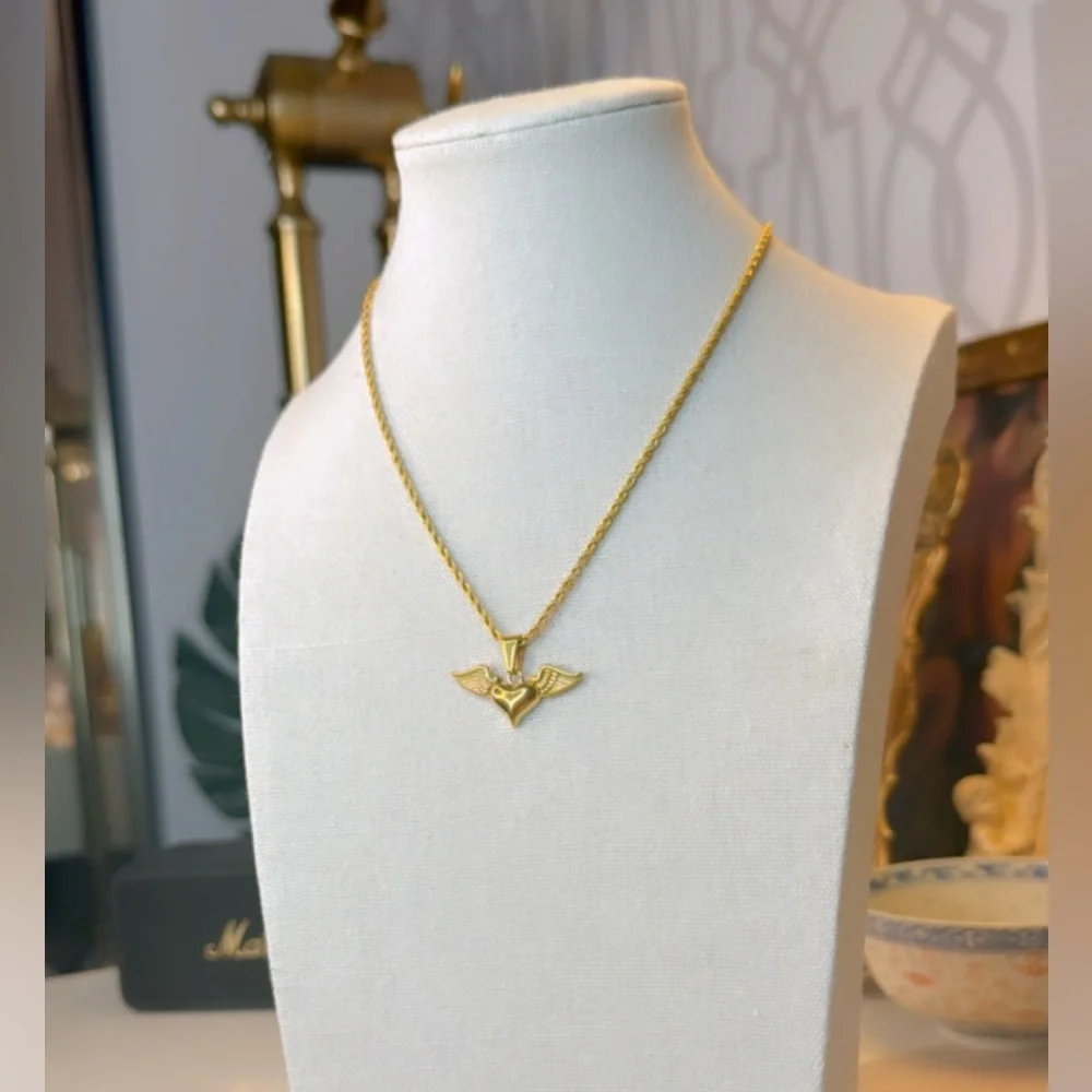 Stainless angel wings on 18kt gold plated 17.5” chain - Picture 2 of 6